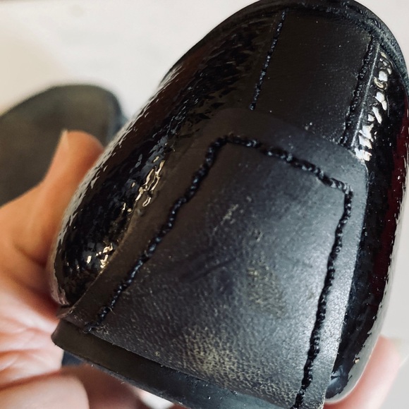Black/Gold Tumbled Patent Tory Burch ballet flats in very good condition size 8. - Picture 6 of 7